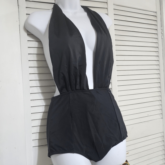 NWT Small Black Halter Plunge Swimsuit Sz 6 One Piece - Picture 4 of 12